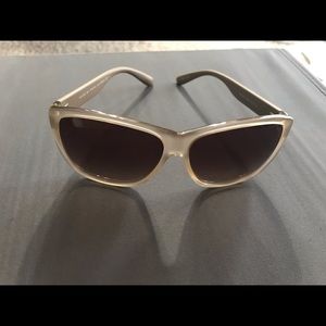 Greige sunglass Marc Jacob